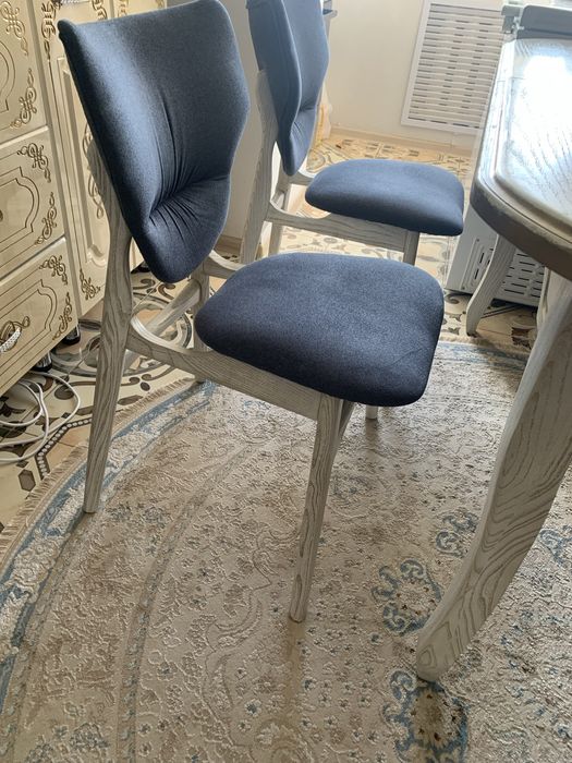 Продается стол с 4 стульями!