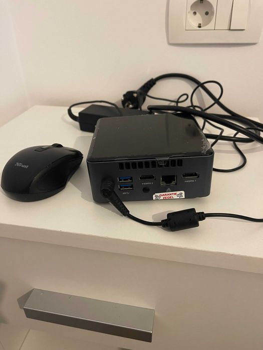 Mini PC intel NUC7 Canyon CPU Celeron2Ghz 8Gb RAM DDR4 128Gb-SSD Win11