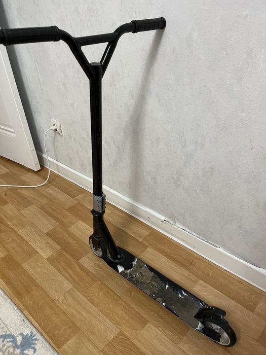 Двухколесный самокат в хорошом состояний