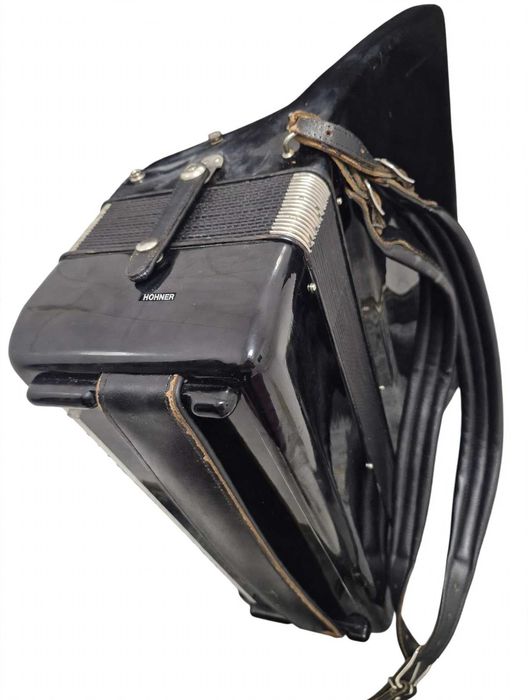 Vând acordeon Hohner Verdi 3  cu 120 de basi negru