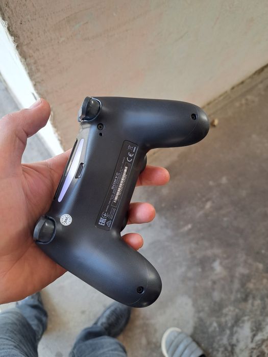 Ps4 joystik sotiladi xolati yamgi 1 marta ishlatilgan