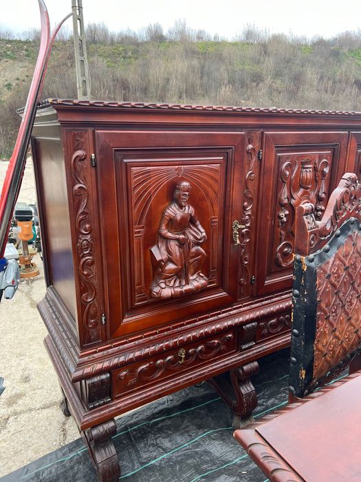 Se vinde acest set masa cu scaune