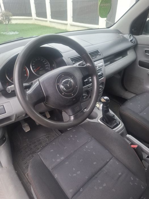 Vând Mazda 2 2004