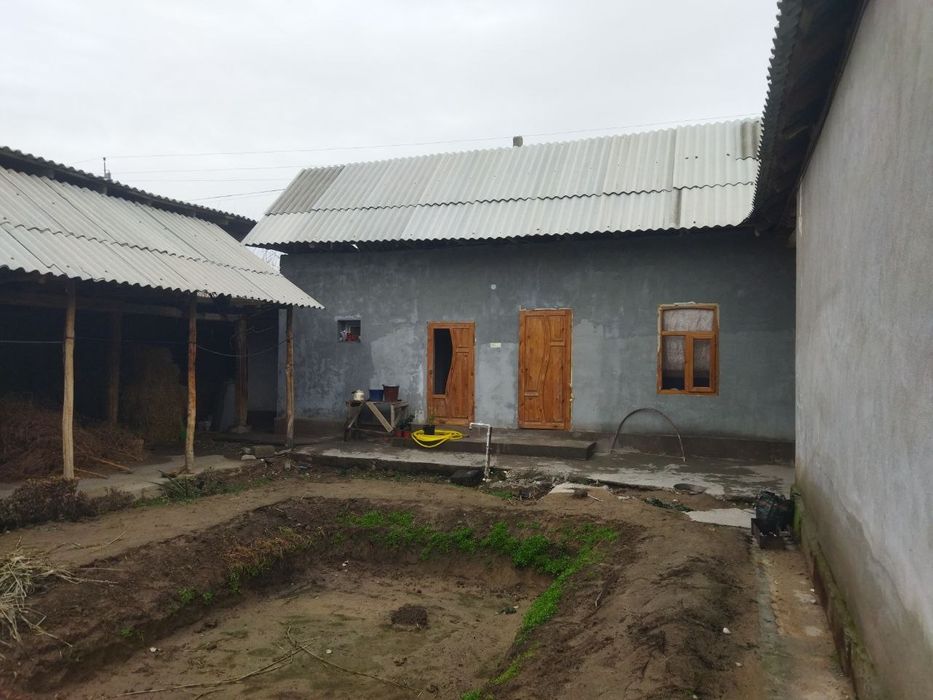 Усчастка сотилади.дом продаётся