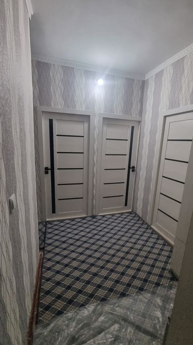 Nurobot shahrida 3 honali  UY SOTILADI