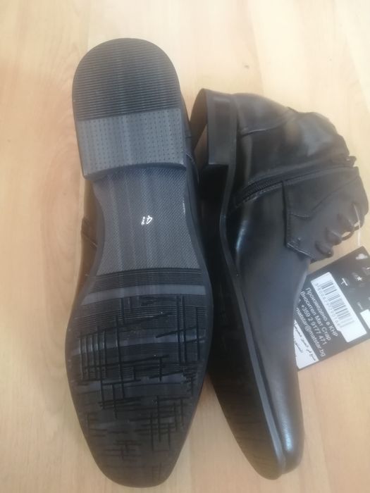 Нови  обувки, номер 41.и 44 номер