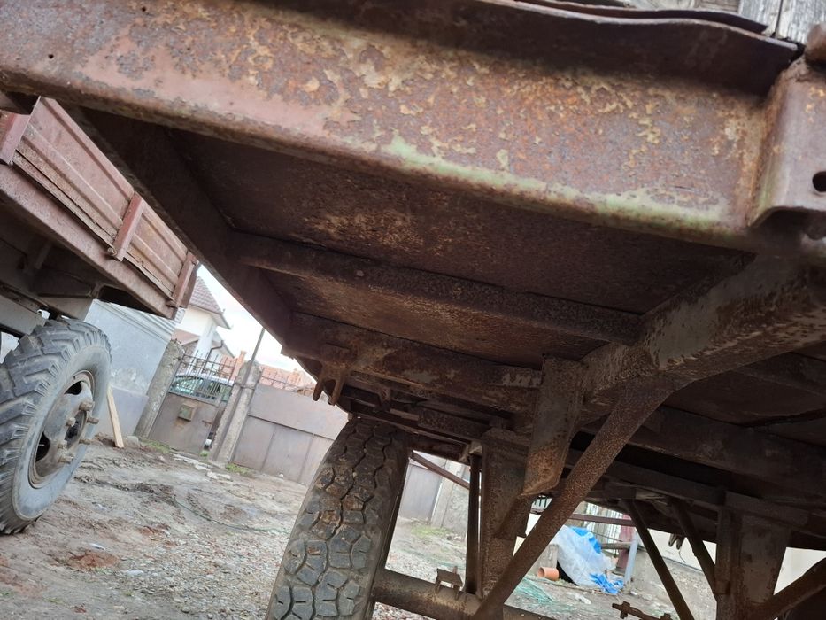 Vând remorcă baloti