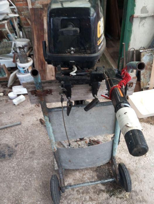 Лодка с извънбордов двигател 10к.с.