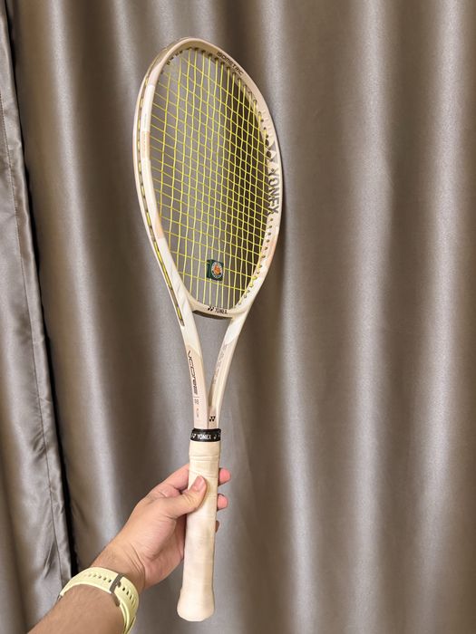 Продам ракетку Yonex Vcore 98