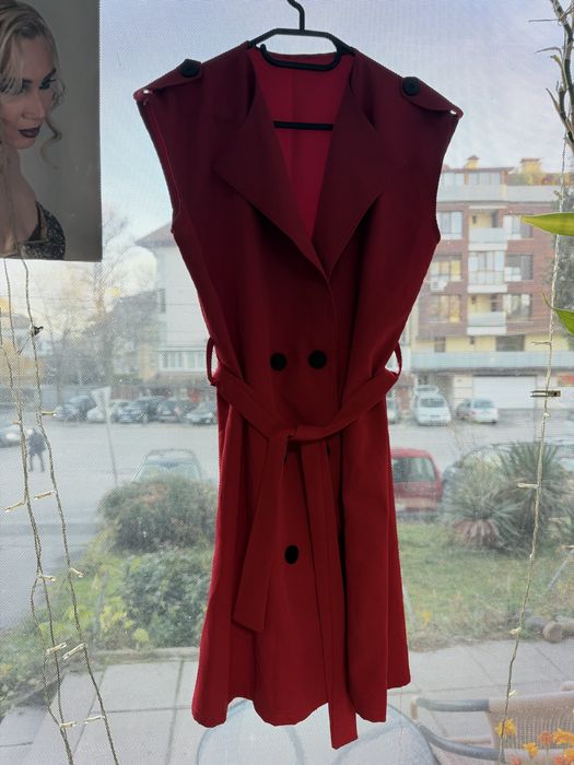 Къса рокля тип сако с двуредно закопчаване