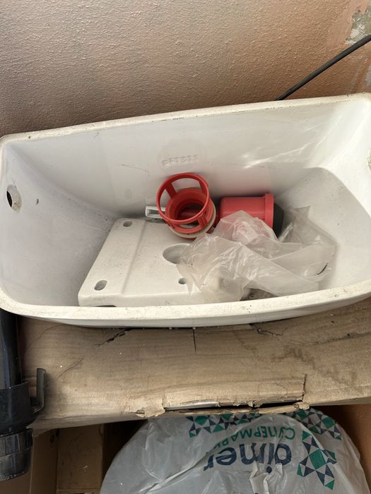 Продам унитаз с бачком