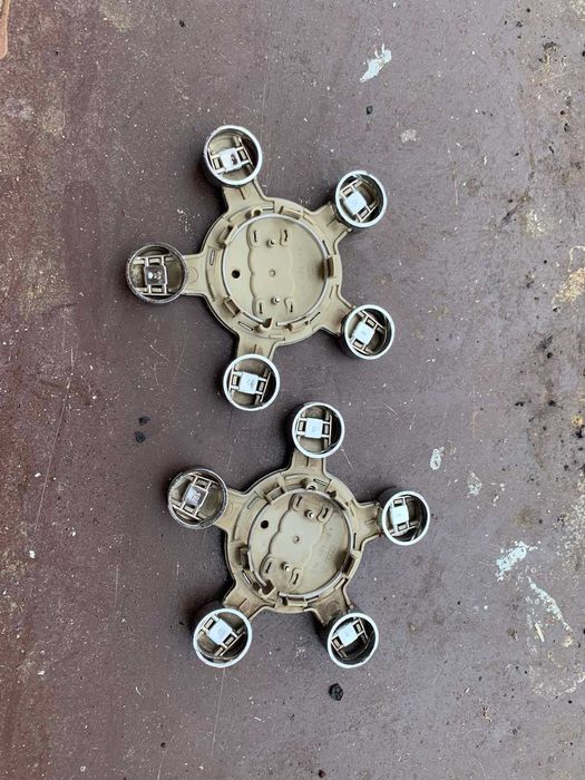 Audi Ауди капачка за джанта с номер 8r0601165 само за 20Eur.