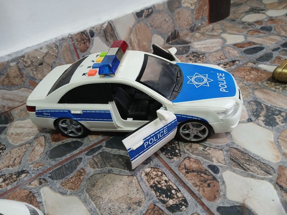 Jucarii Noriel masini Politie, elicopter SWAT, 2 pistoale si pusca
Pistolalele se pot incarca cu cartuse de burete care se pot cumpara separat de