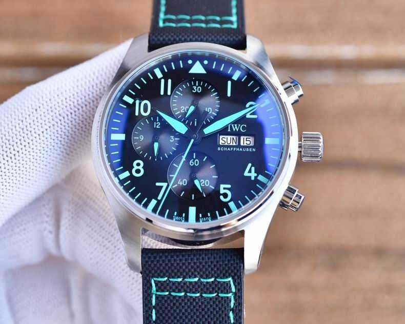 Автоматичен мъжки часовник IWC Pilot’s Watch Mercedes-AMG Petronas F1