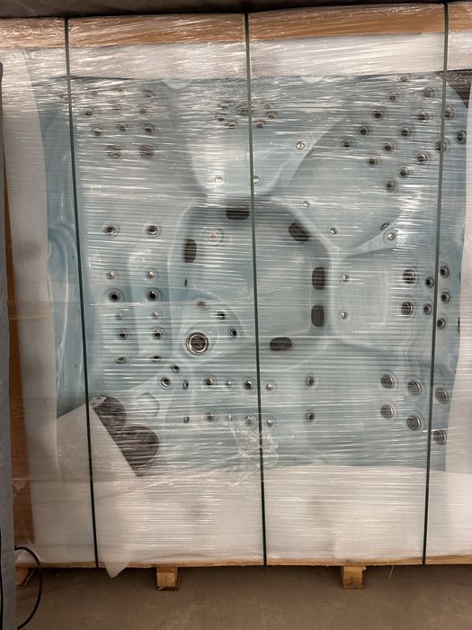 Джакузи 5 места  ново  90 дюзи с гаранция 2 години 7500 euro