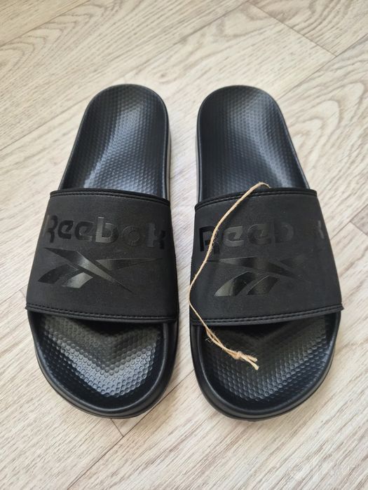 Продаются НОВЫЕ оригинальные шлепки от бренда Reebok (42 р )