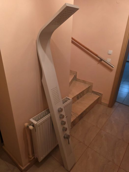 Panel de dus cu hidromasaj