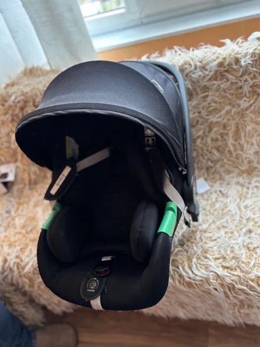 Столче за кола с аксесоари за захващане на количка