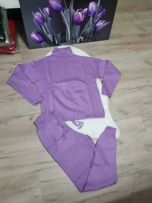 Compleu tricot mărime unică merge S M L
130 lei