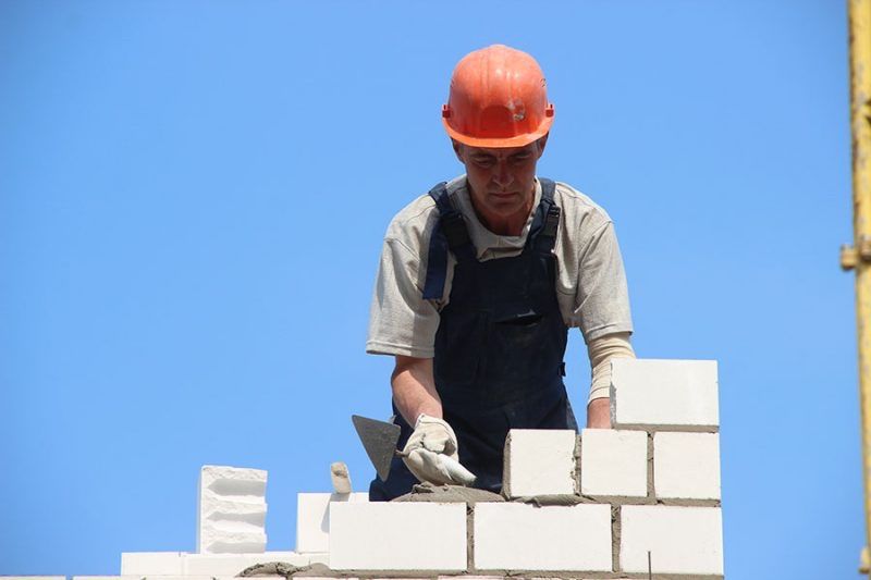 Бригада строителей выполняем все виды строительных работ.