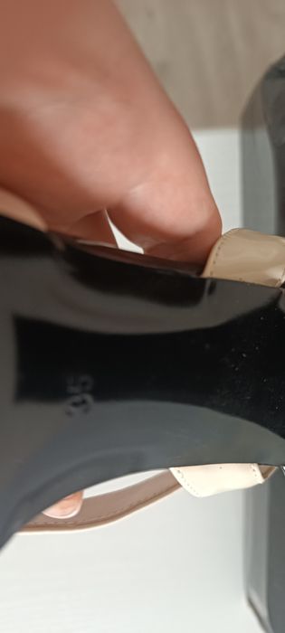 Продам женскую обувь размер 35