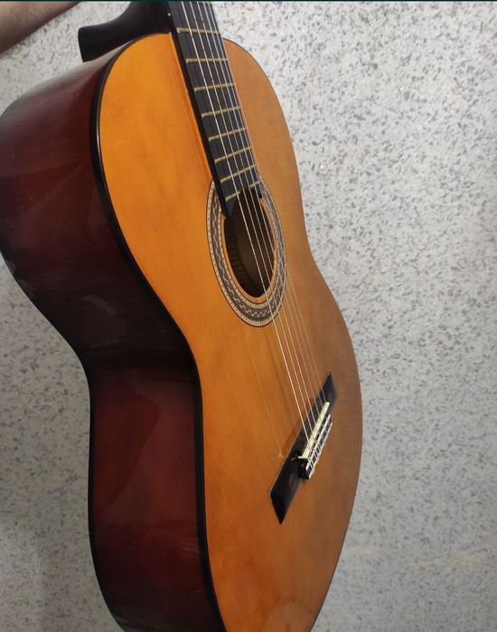 Gitara sotiladi Valencia