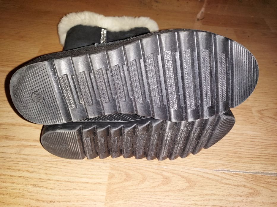 Ghete îmblănite piele întoarsă mărimea 37,5