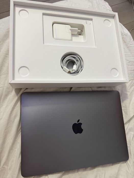 MacBook Air M1 8GB RAM / 256GB SSD – Stare impecabila Bucuresti
