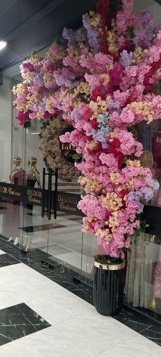 Sun'iy gullar va daraxtlar. Turli xildagi dekor xizmatlari.