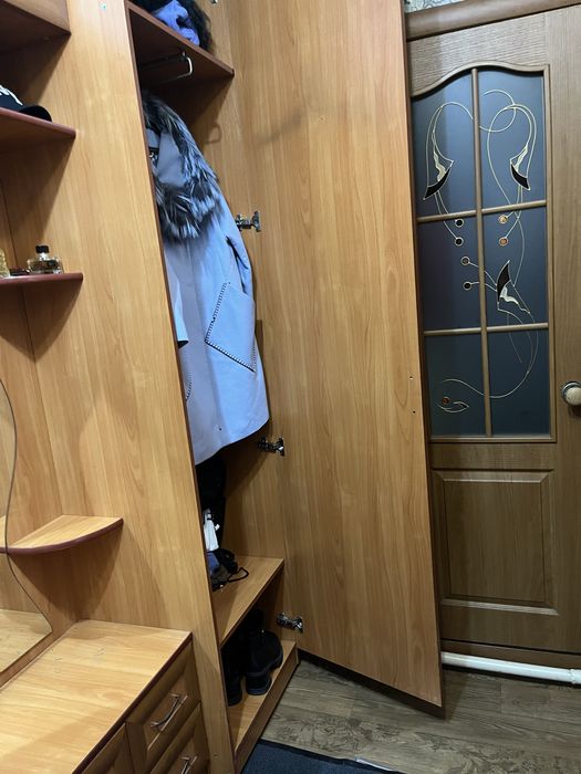 Продам прихожку шкаф