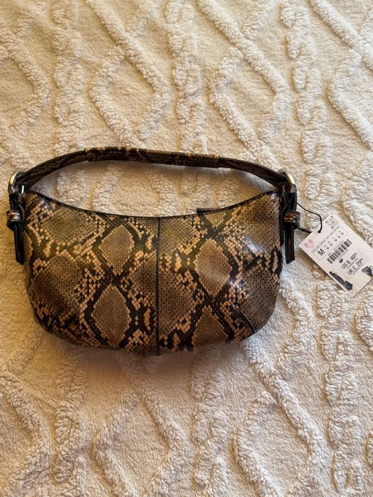 Нова дамска чанта zara змийски принт зара guess michael kors