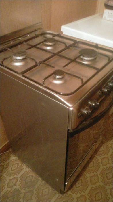 Продам газовую плиту