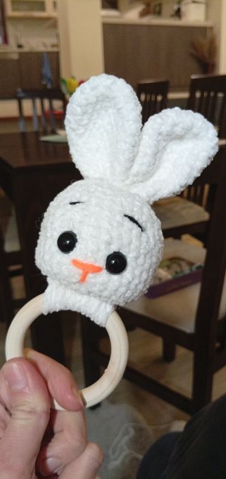 Ръчно плетена бебешка гризалка