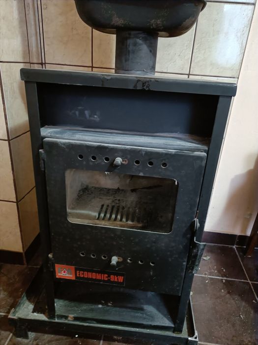 Vând sobă FM economic 9kv pe lemn și brichete