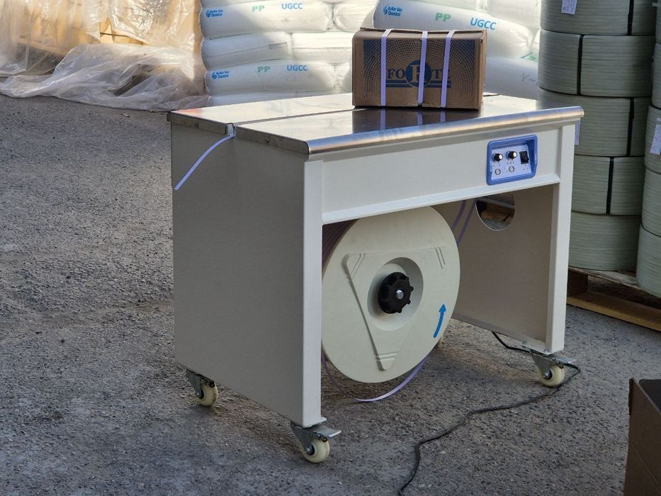 Полуавтоматическая упаковочная машина с полипропиленовой лентой. Pp
