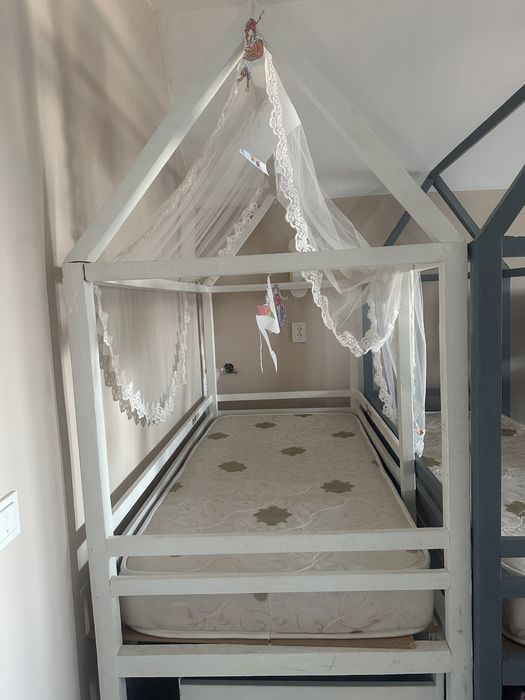 Кровать детская деревянная