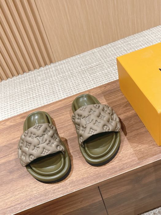 Papuci/Șlapi Louis Vuitton Calitate Premium