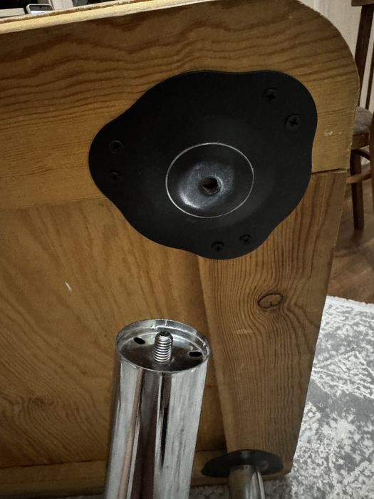 Стол для гостей и кухни