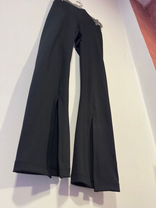 Colanți Adidas Fit High-Waist, cu talie înaltă, evazați cu despicătură, Negri, S