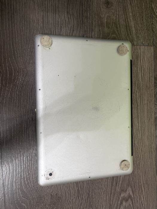 Vand macbook pro 2010 perfect functional