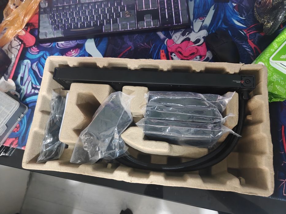 Продам водяное охлаждения Deepcool le720 черная