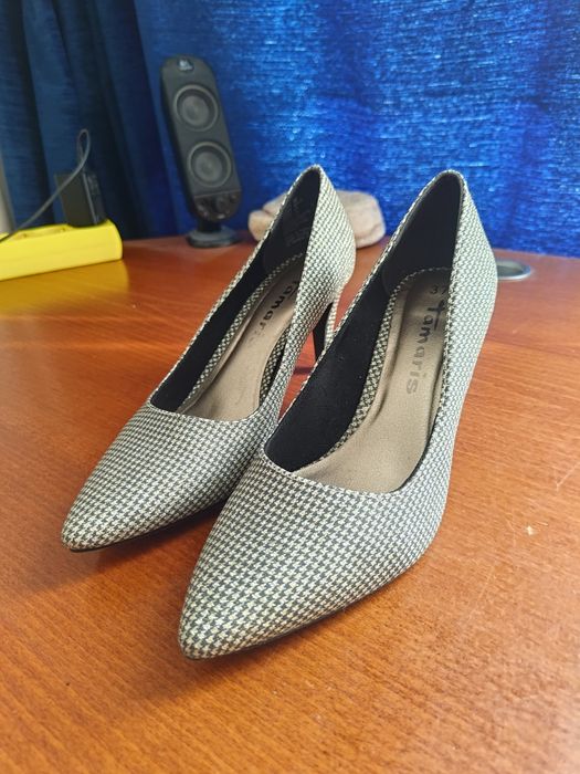 Обувки на ток Tamaris черно и златно 37 номер