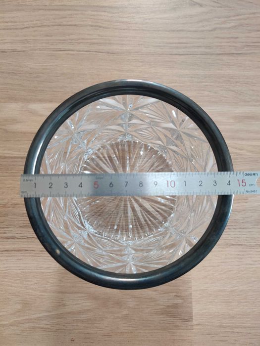 Хрустальная ваза, ведерко для льда.