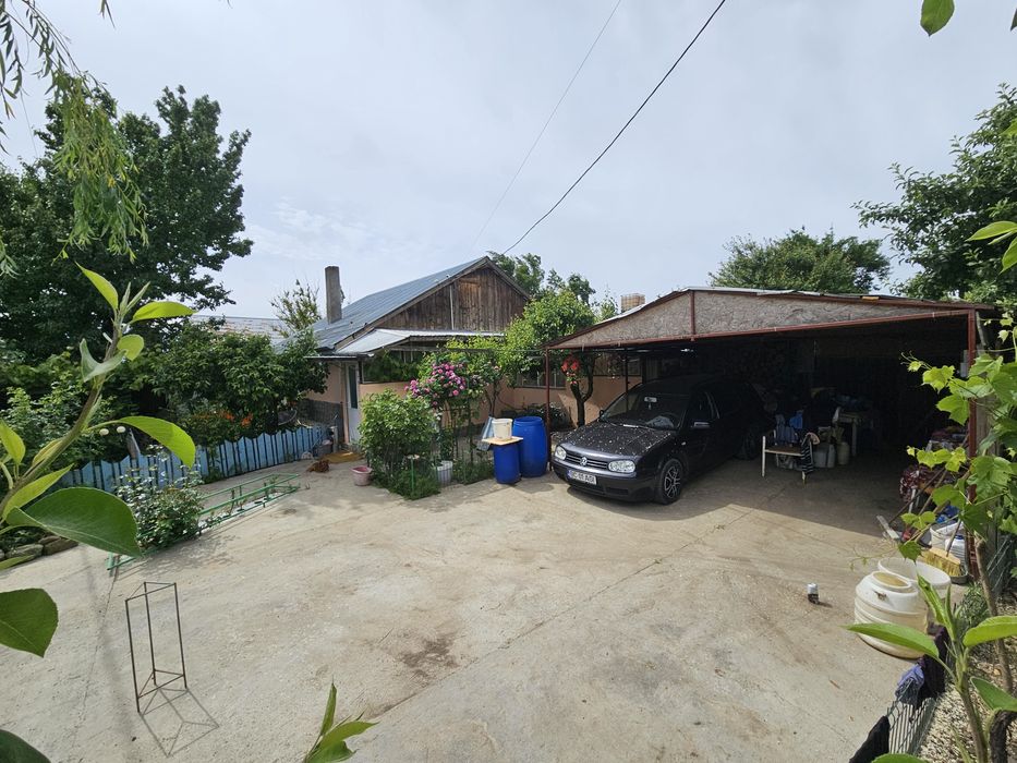 Proprietar, vând casă la țară.