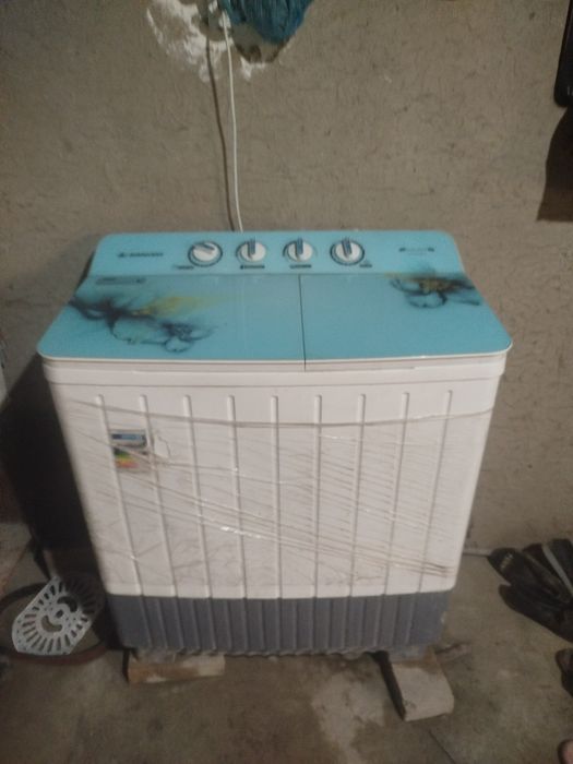 Kir moshina sotiladi