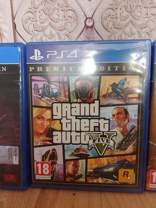 PS4 почти новая!