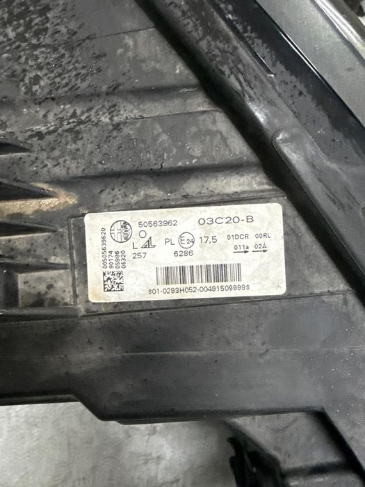 Far Stanga Alfa Romeo Stelvio 949_ 2016 - >