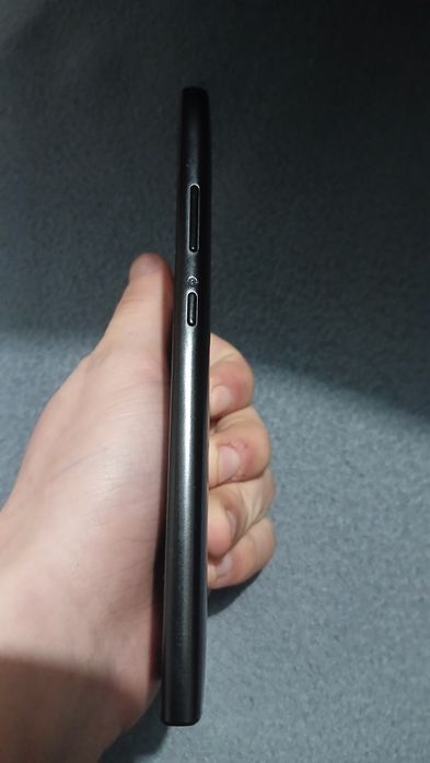 Vând urgent telefon Sony Xperia L2 (sau schimb cu telefoane vechi  de prin anii 2016 -2017)