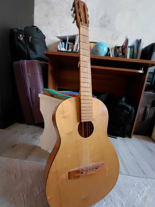 Гитара акустическая