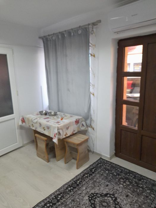 Închiriez in regim hotelier apartament 250 lei